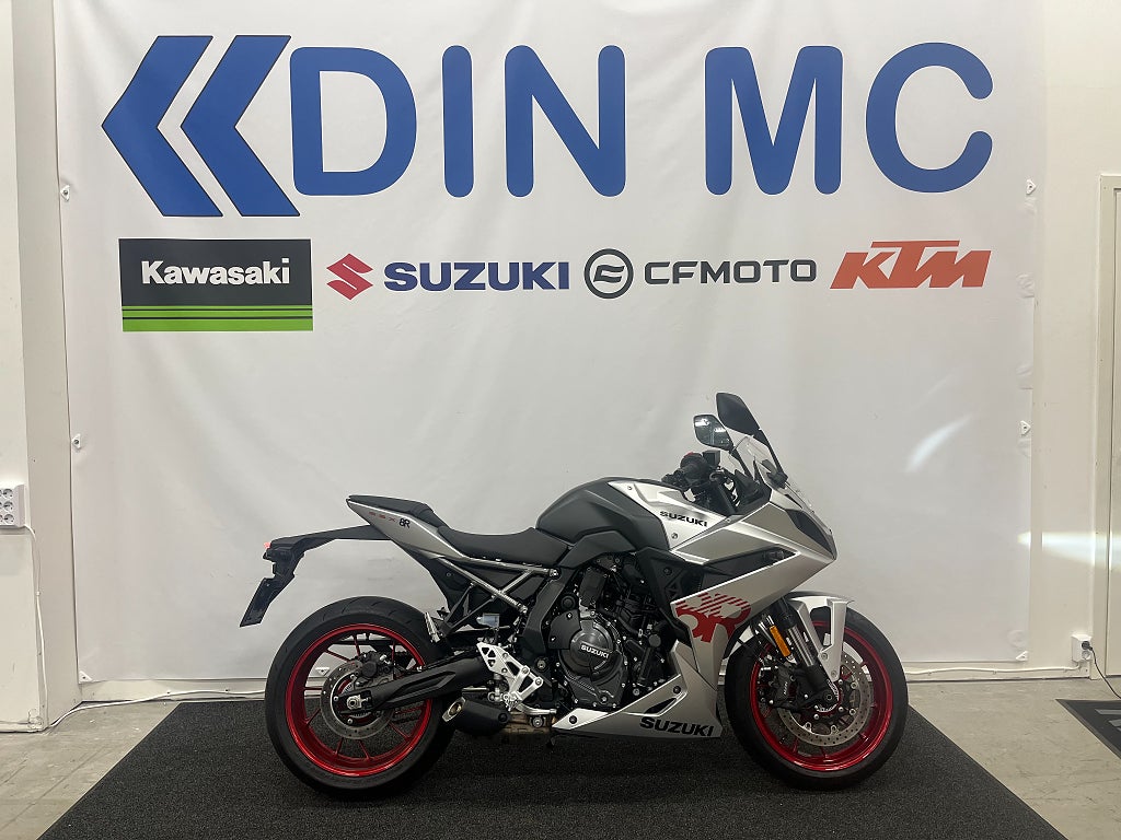 Suzuki GSX-8R "Demo"