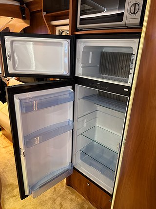 Husbil-integrerad Laika Kreos 8012 IVECO 180HK AUT 12 av 27