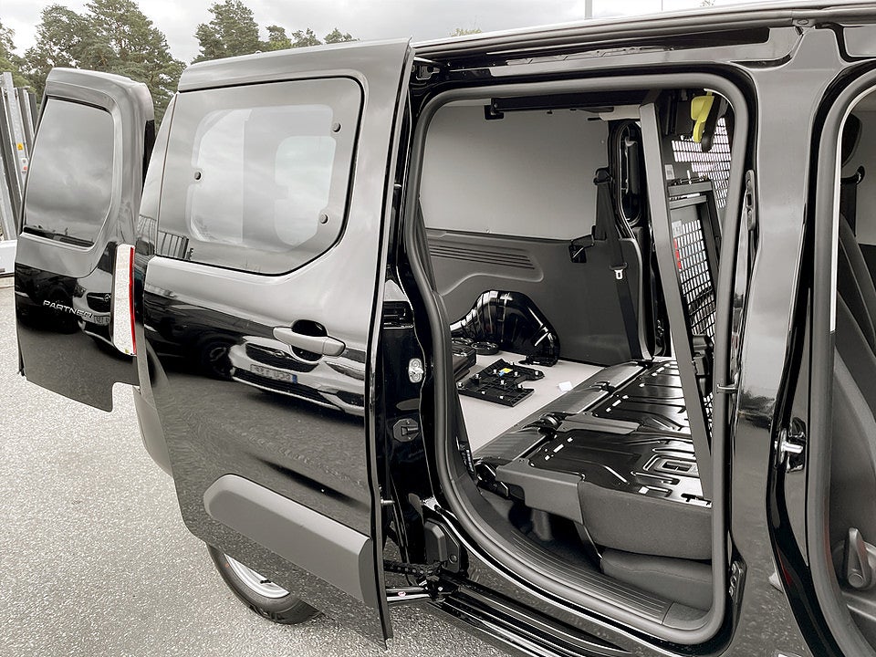 Bild på Peugeot Partner Crew Cab 130hk Aut - EDITION! SERVICE & V-HJUL INGÅR!