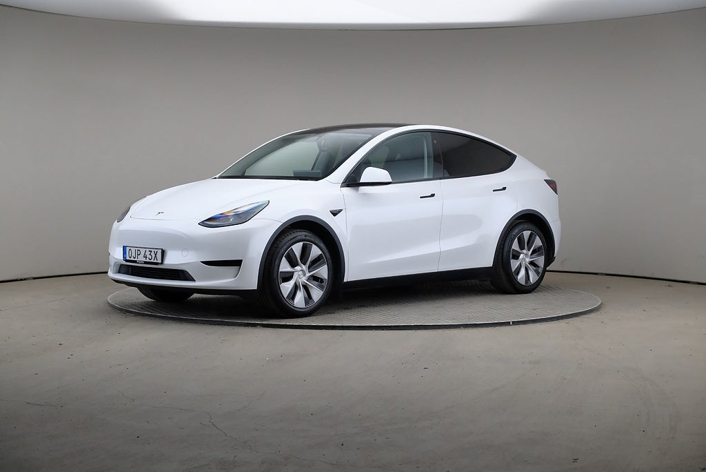 Tesla Model Y Standard Range RWD 299hk Drag