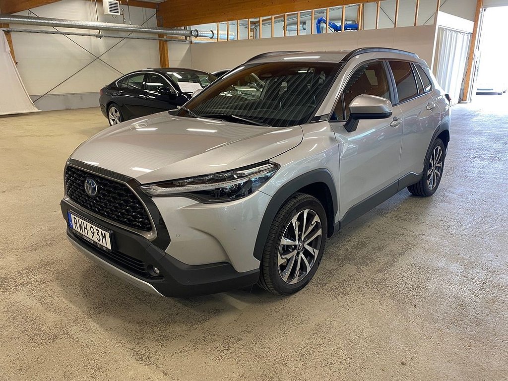 Toyota Corolla Cross Hybrid AWD-i 2,0 Executive Skinnklädsel Dragkrok Vinterhju