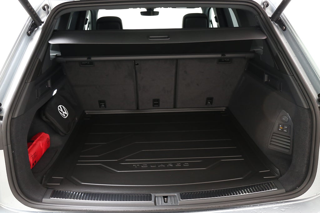 Volkswagen Touareg 3,0 V6 TDI R-Line Final Edition 4M Värme Drag Leasbar 2026