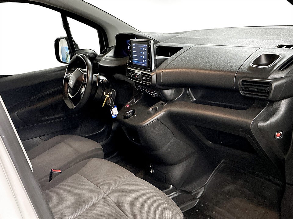 Bild på Peugeot Partner PRO 1.5 BHDi 130hk Aut L2 CARPLAY P-SENSORER