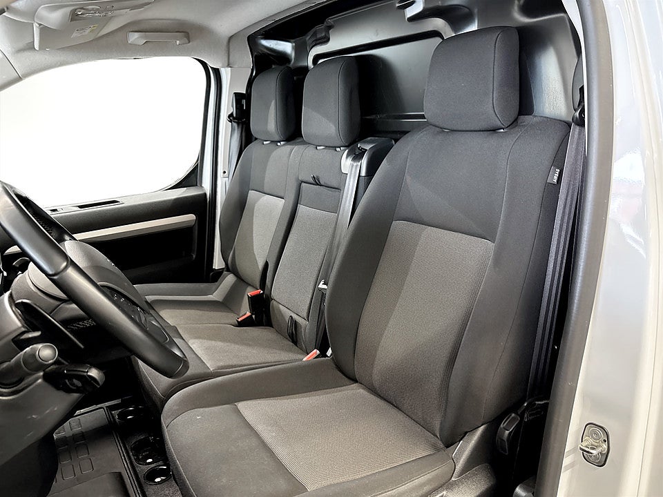 Bild på Peugeot Expert PRO+ 2.0 BHDi 145hk Aut L3 B-KAMERA DRAG