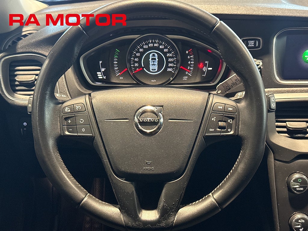 Volvo V40 T3 150hk Kinetic | Backsensorer | Drag | Värmare |