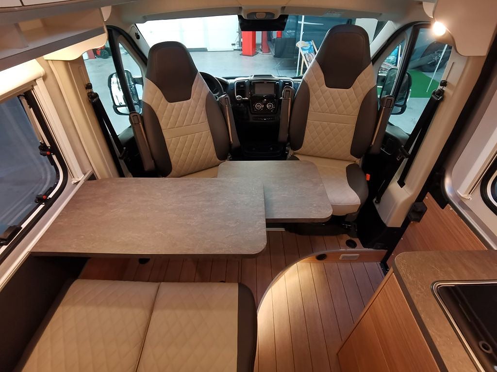 Weinsberg 630  Carabus ME Edition Fire , automat,  långbädd thumbnail