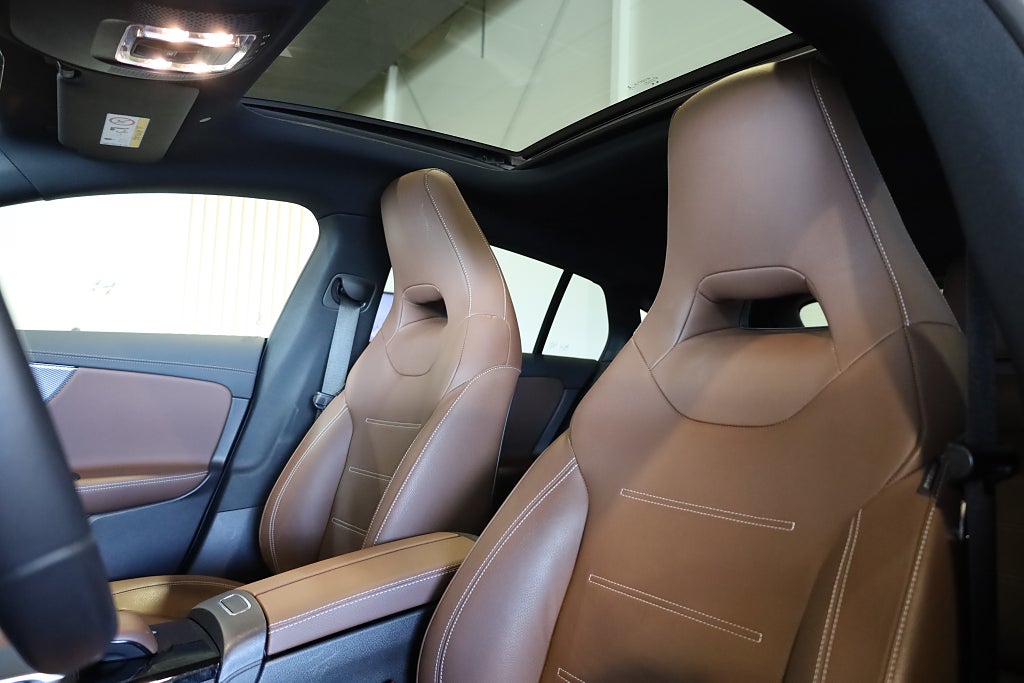 Mercedes-Benz CLA 200 Shooting Brake 7G-DCT Panorama Kamera Läder Navi 2021
