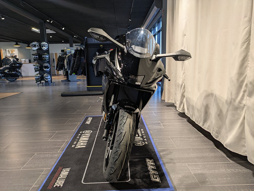 Yamaha YZF-R7 Tech Black / Räntekampanj 3,45% / Omgående lev!