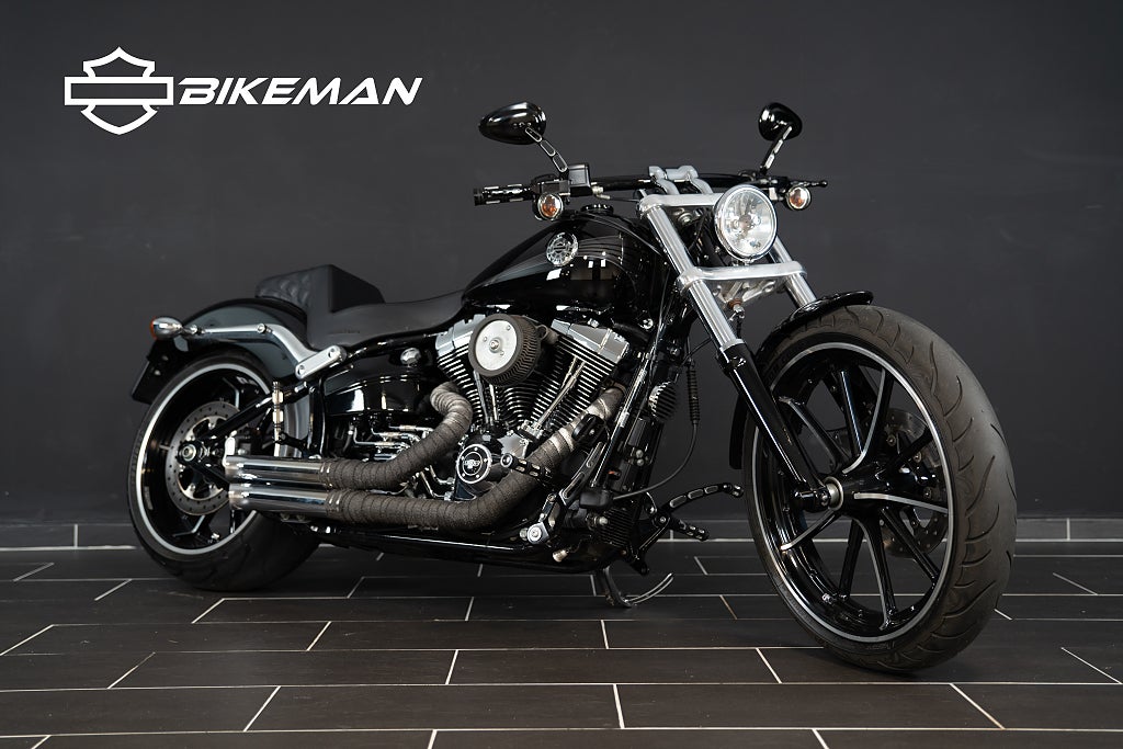Harley-Davidson Breakout Bassani Saddlemen 