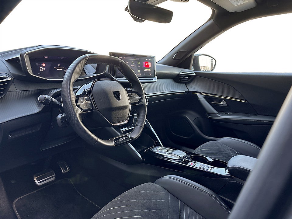 Bild på Peugeot 2008 GT 1.2 PT 130hk Aut B-KAMERA CARPLAY ELSTOL