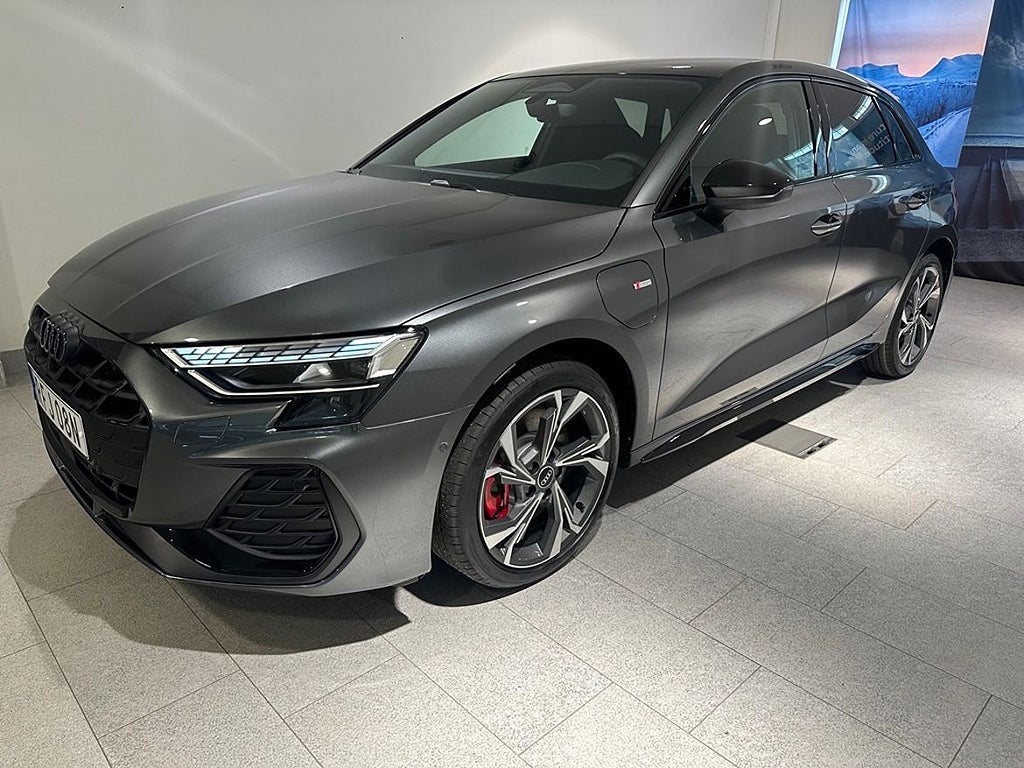 Audi A3 Sportback e-hybrid 272hk S-line S-Tronic / Omg Lev /