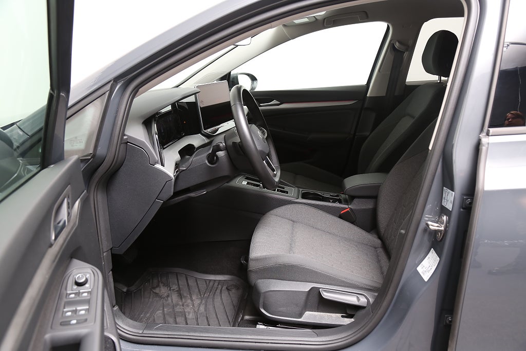 Volkswagen Golf 1,5 eTSI 150hk Sportscombi Aut Kamera Leasbar 2026