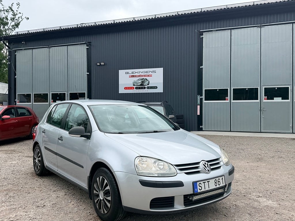Volkswagen Golf 5-dörrar 1.6 Trendline Euro 4 Dragkrok Nybesiktad 