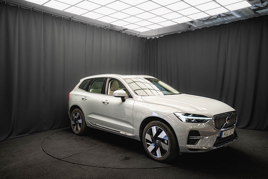 Volvo XC60 Recharge II T6 AWD PLUS 20'' DRAG H/K PANO LÄDER MOMS