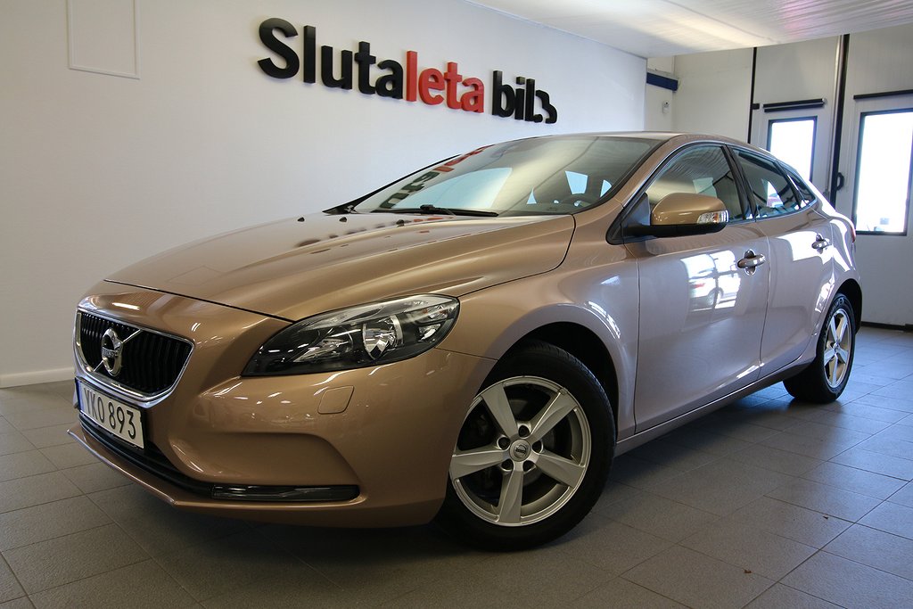 Volvo V40 D2 Euro 6 Dragkrok P-Värm Nya Dubb Lågmil