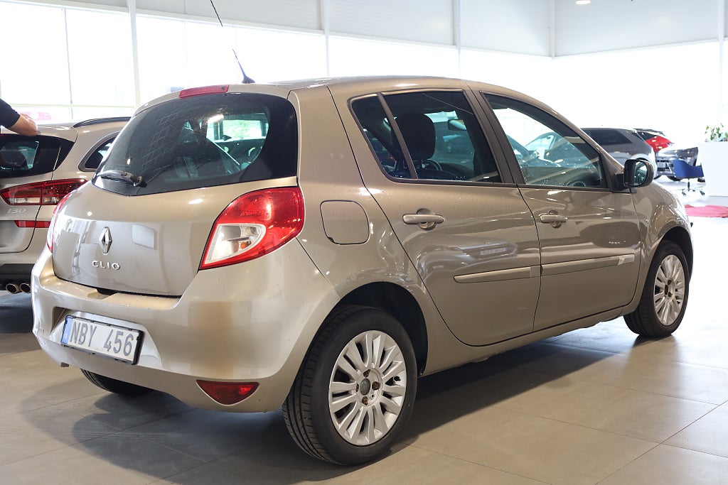 Renault Clio 1,2 75hk 5-dörrars Motorvärmare Nybesiktad 2013