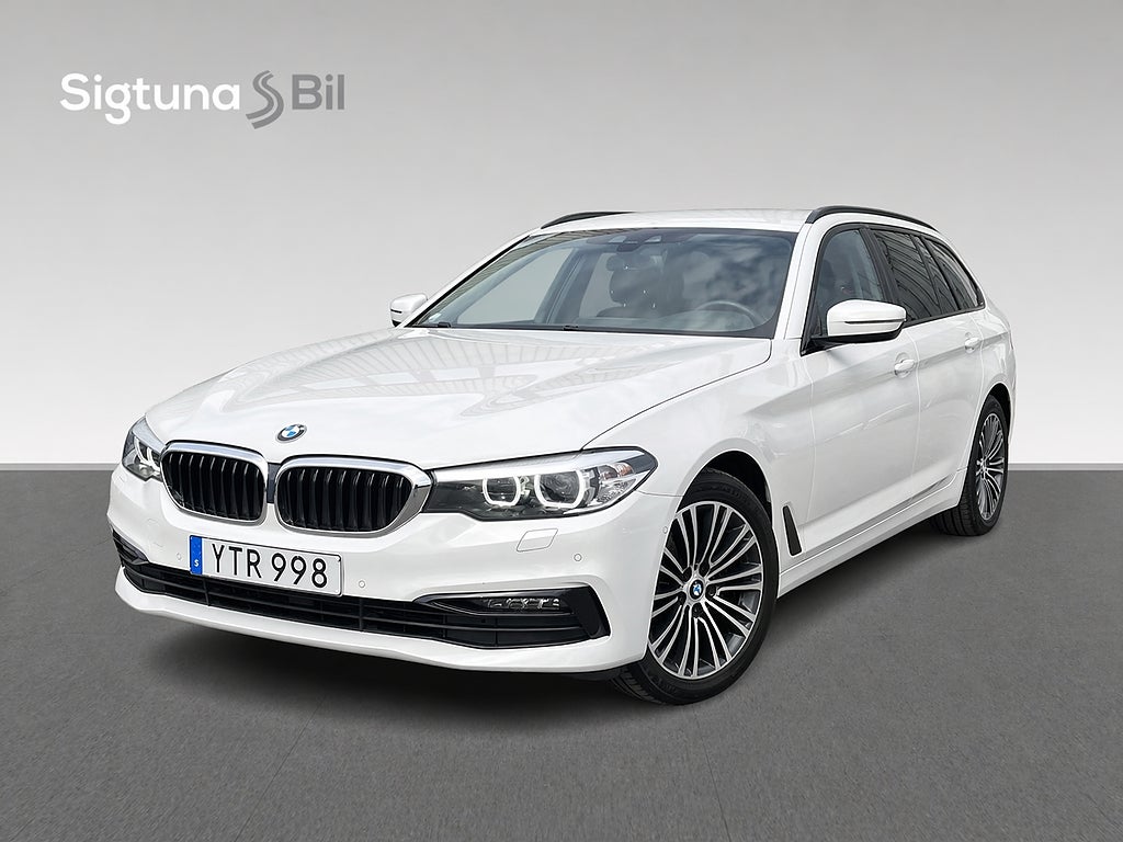 BMW 530i xDrive Touring Sport line / Skinn / Kamera / Drag 