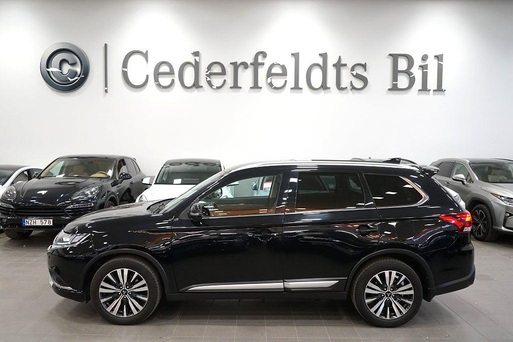 Mitsubishi Outlander 2.0 4WD CVT Business 7-Sits 360-Kamera SoV Hjul
