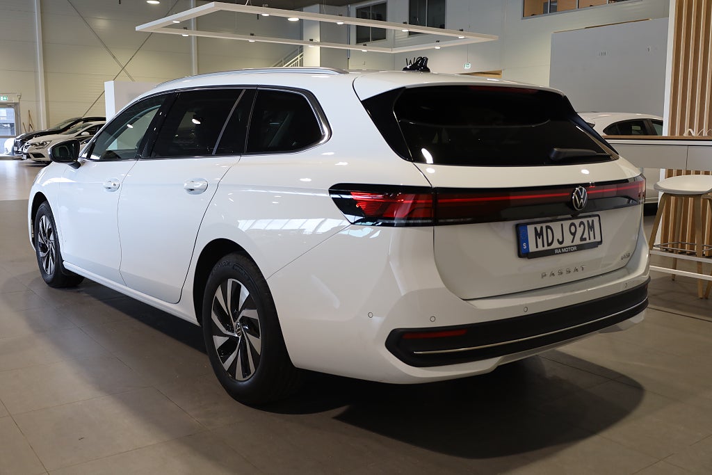 Volkswagen Passat Sportscombi 1.5 eTSI AUT Business Drag Värmare Massage 2025