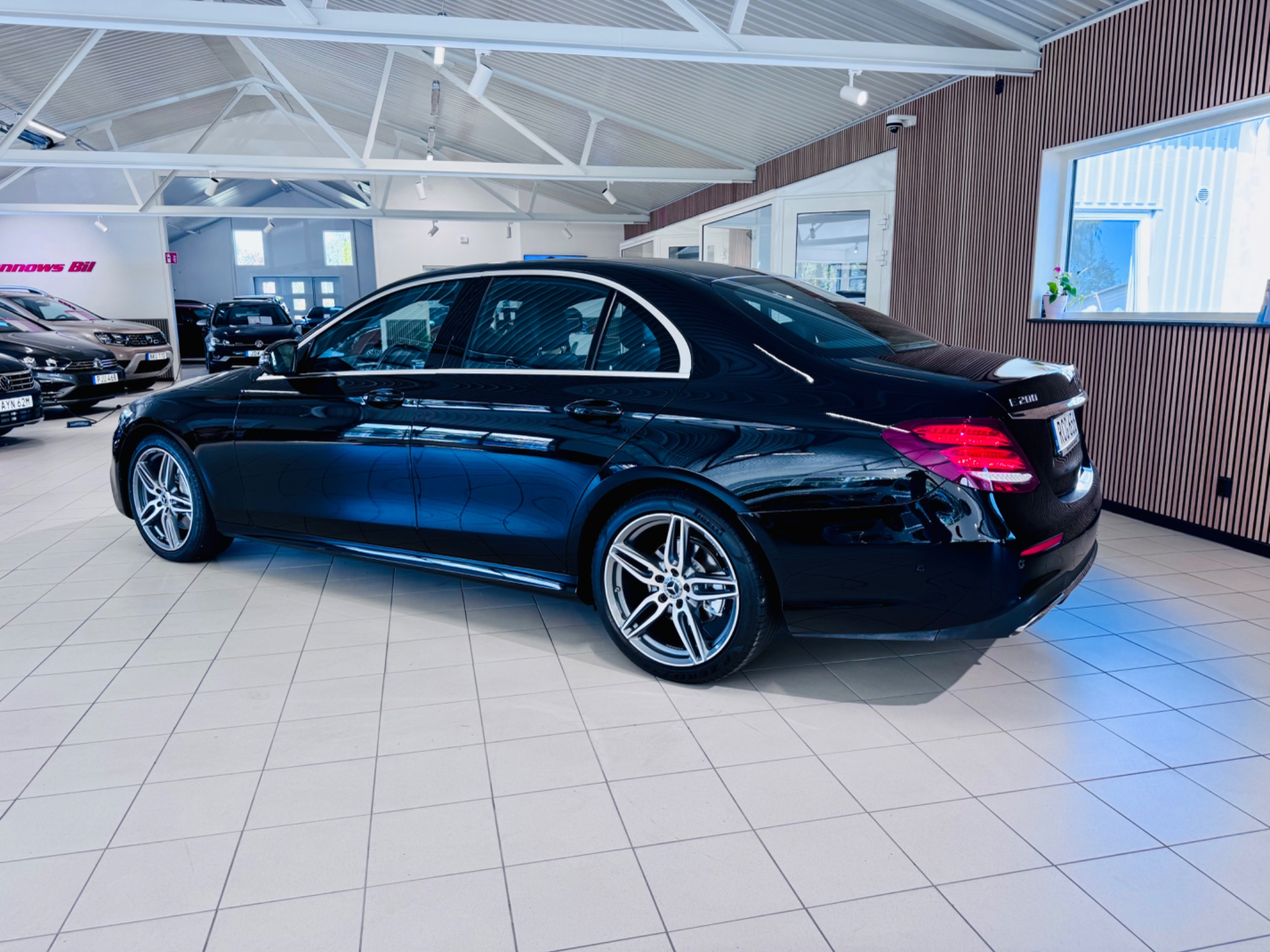 Mercedes-Benz E 200 AMG / 9G-Tronic 2017, photo 3/38
