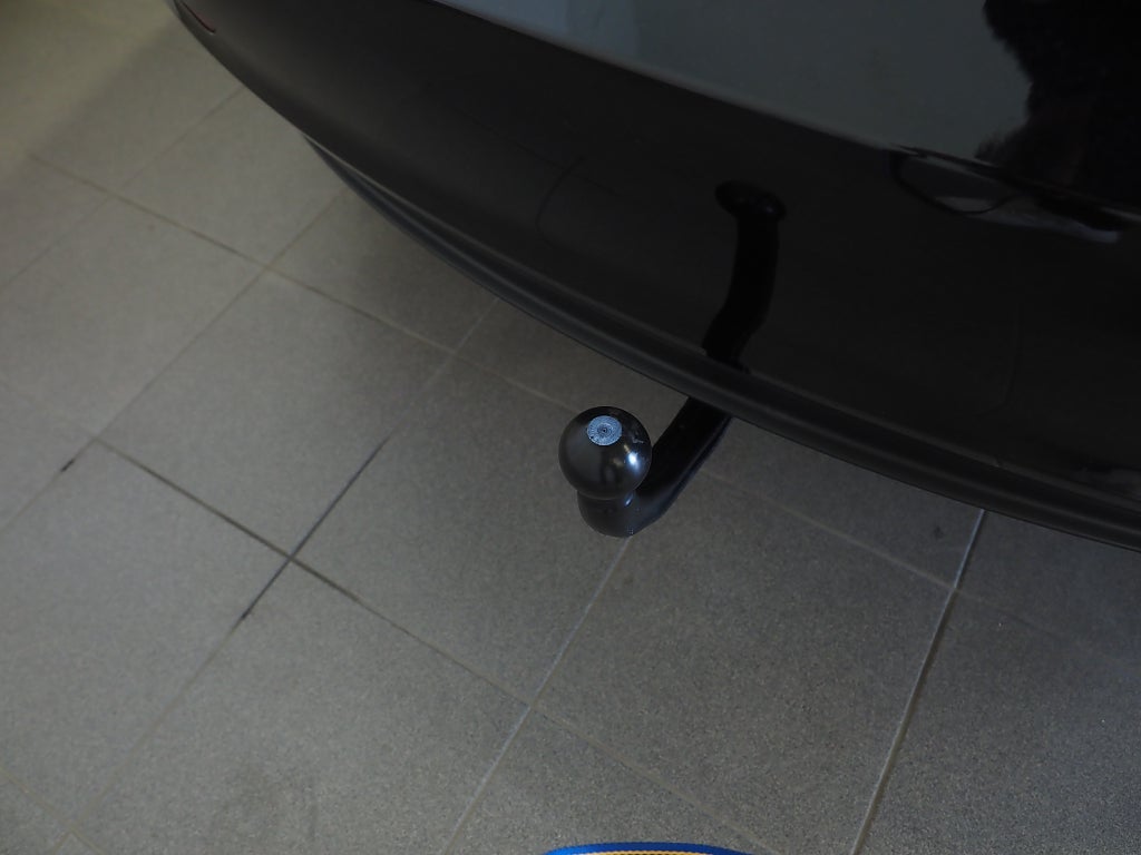 Tesla Model 3 Standard Range 283hk Dragkrok Pano Kamera Navi Moms 2023