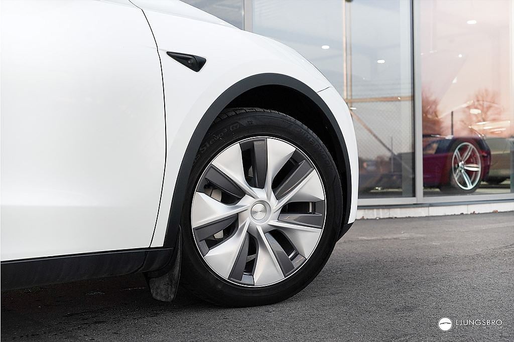 Tesla Model Y Long Range AWD 2024