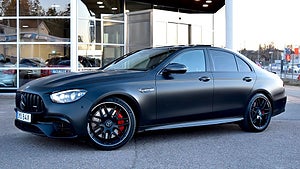 Mercedes-Benz AMG E63 S har en V8-motor som genererar 612 hästkrafter. 