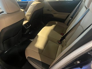 Sedan Lexus ES 13 av 25