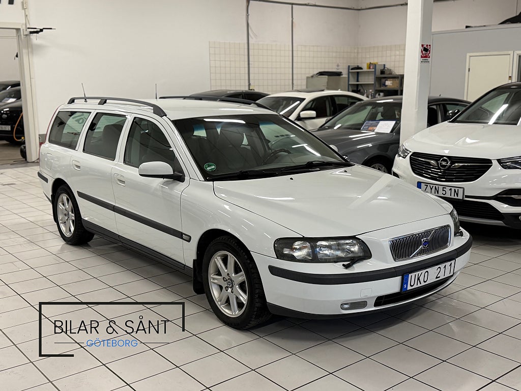Volvo V70 2.4 140hk Business Drag Läder *Sverige finaste*
