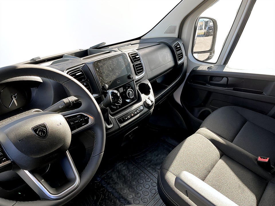 Bild på Peugeot Boxer + 140hk Aut L2H2 - DEMO