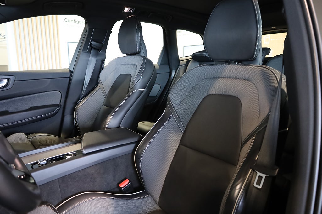 Volvo XC60 Recharge T6 AWD AUT R-Design Pano H&K Navi Kamera 2021