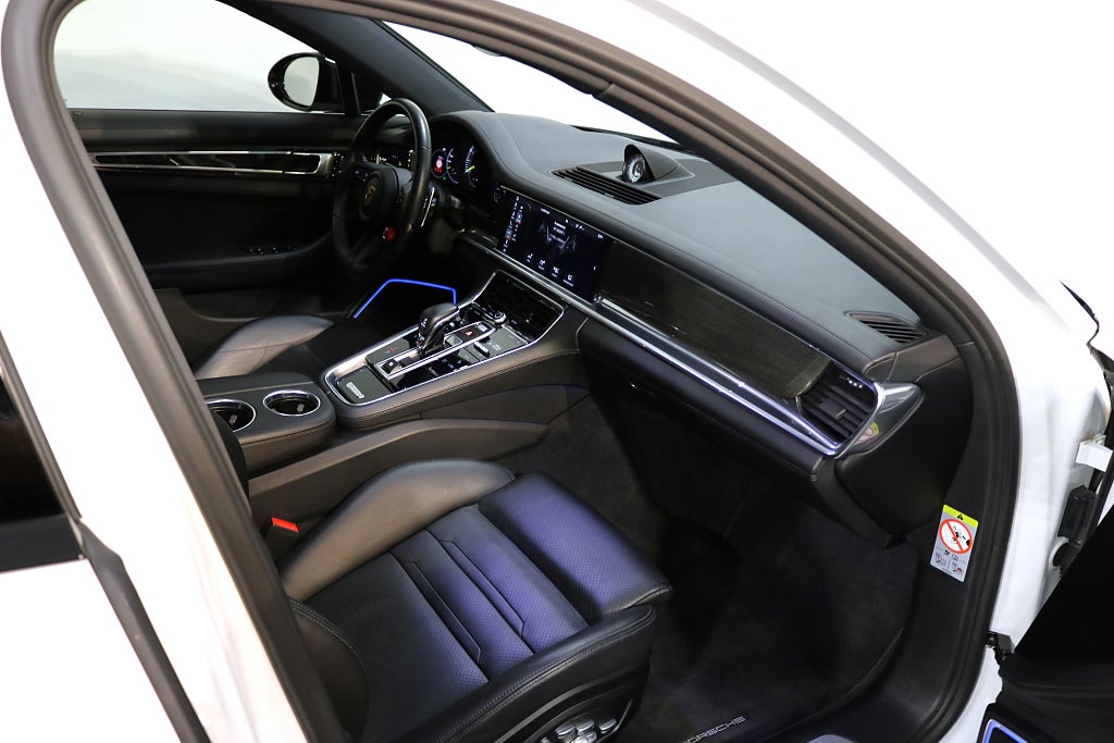 Porsche Panamera 2021 - miniatyr 16