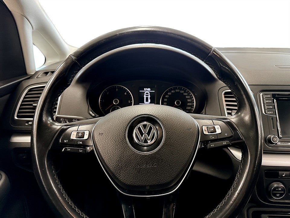Bild på Volkswagen Sharan Base 2.0 TDi 150hk AWD 7-SITS PANO B-KAMERA