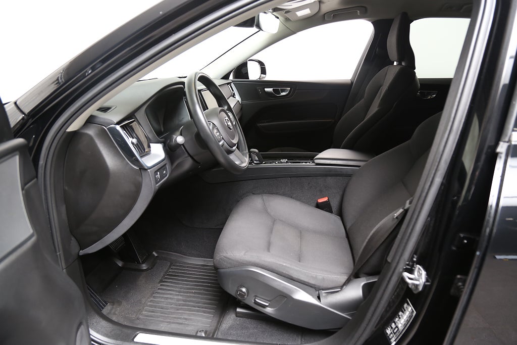Volvo XC60 B5 Bensin 250hk Momentum Adv SE AWD Kamera Navi Leasbar 2021