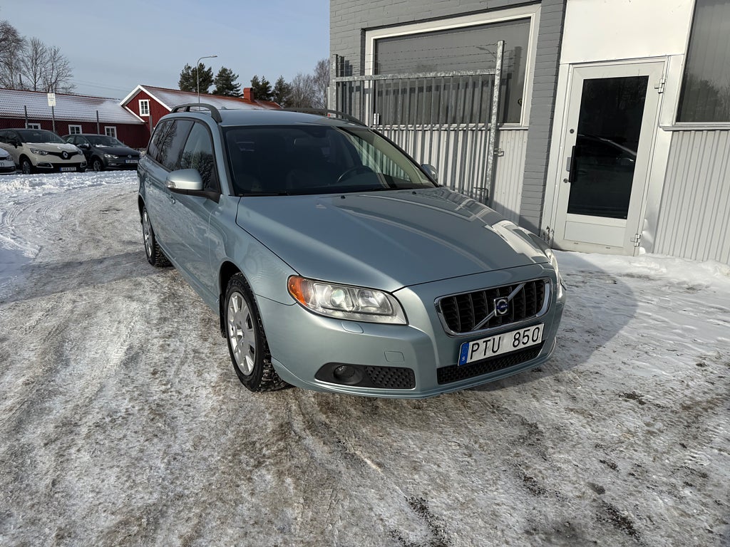 Volvo V70 2.0 145HK MOMENTUM AUTOMAT / 14700Mil