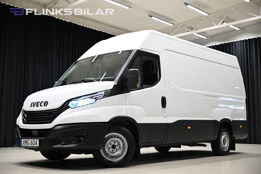 Iveco Daily 136HK L3H2 Automat|LED|Drag|Värmare|3.5ton-drag|Leasbar