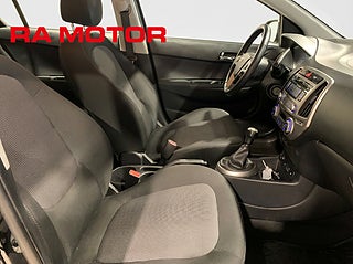 Halvkombi Hyundai i20 10 av 19