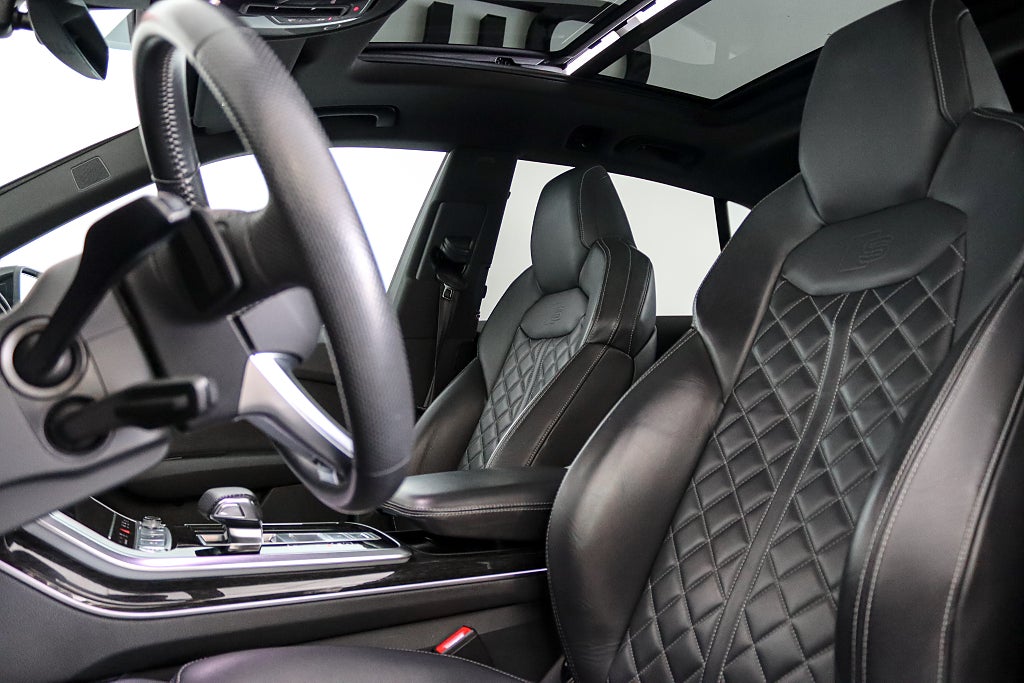 Audi Q8 50 TDI Quattro S Line Matrix B&O Panorama Dragkrok