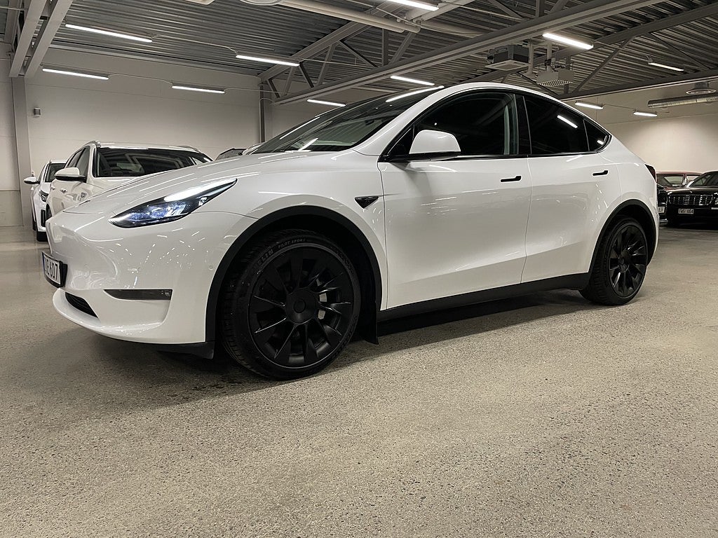 Tesla Model Y Long Range AWD Drag