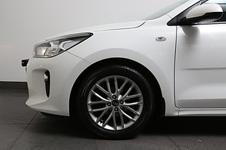 Halvkombi Kia Rio 6 av 23