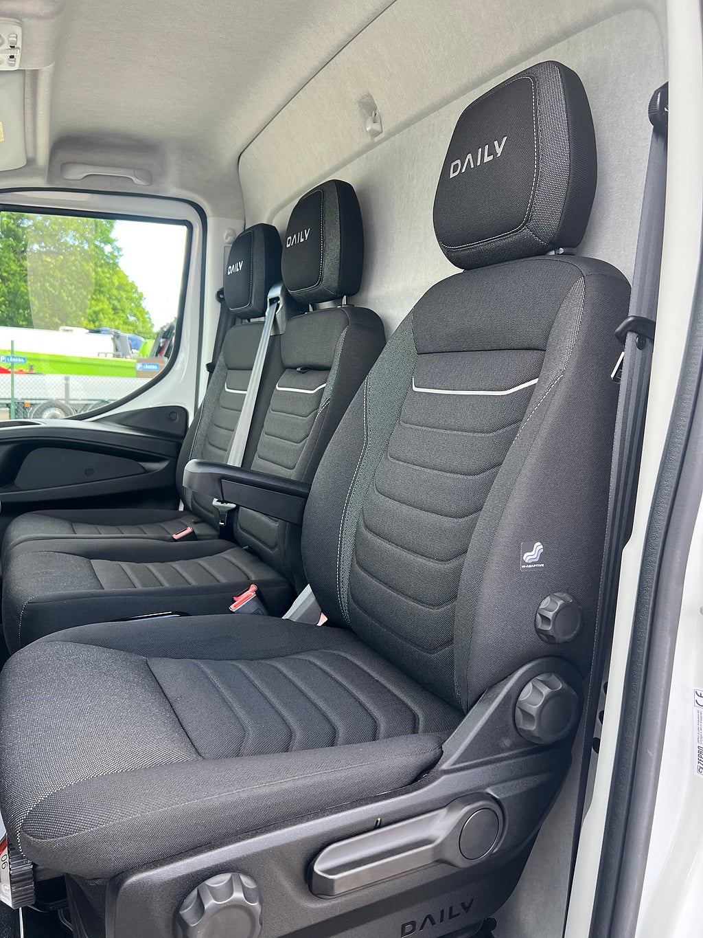 Iveco Daily 72C14G A8 CNG Skåpbil med Z-Lift
