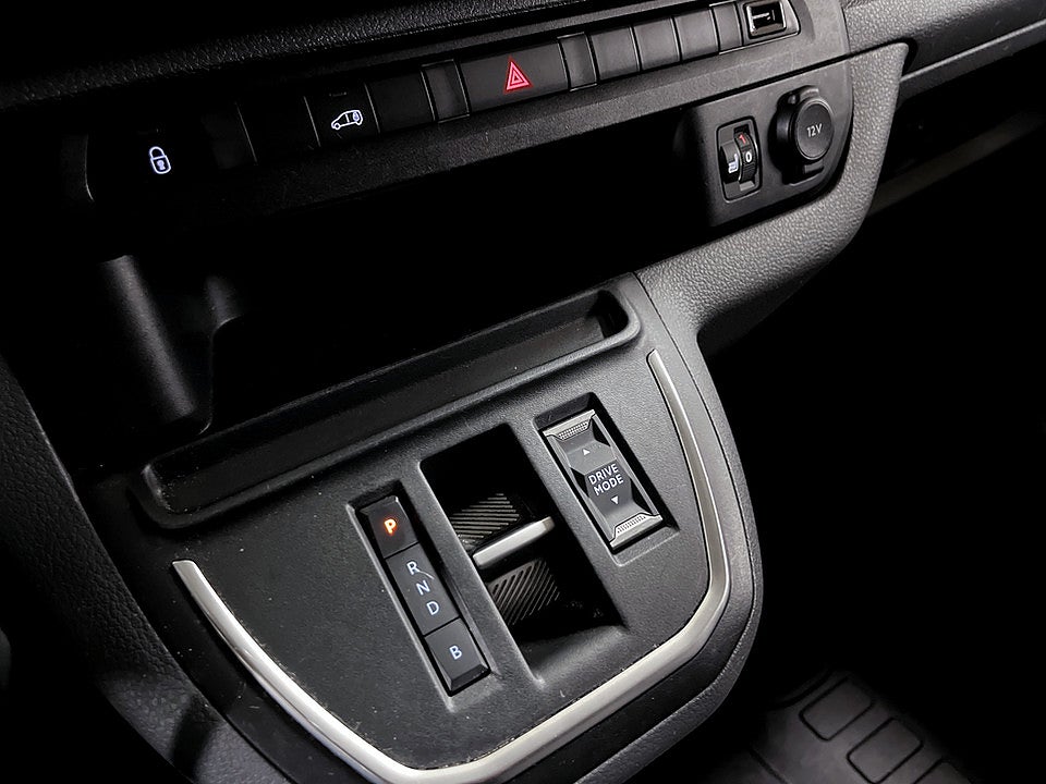 Bild på Peugeot e-Expert PRO+ 75kWh 136hk Aut L3 B-KAMERA NAVI