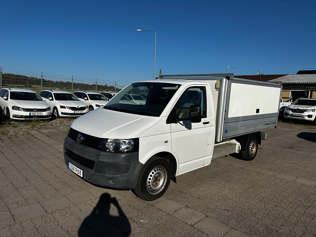Volkswagen Transporter 2.0 COMFORT 3-SITS FLAKBIL KÅPA 2-ÅRS GARANTI