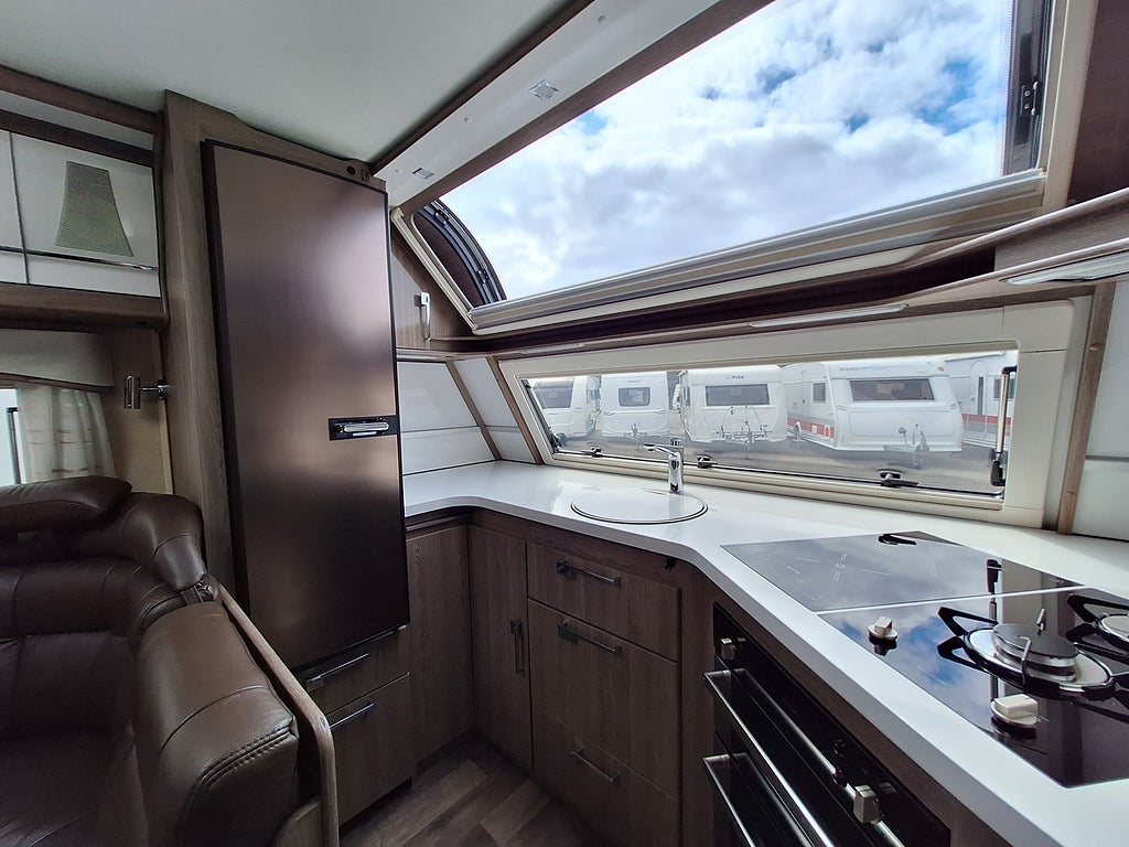 Kabe Imperial 630 ETDL FK KS Långbädd, Dusch, AC, Nytt Tält