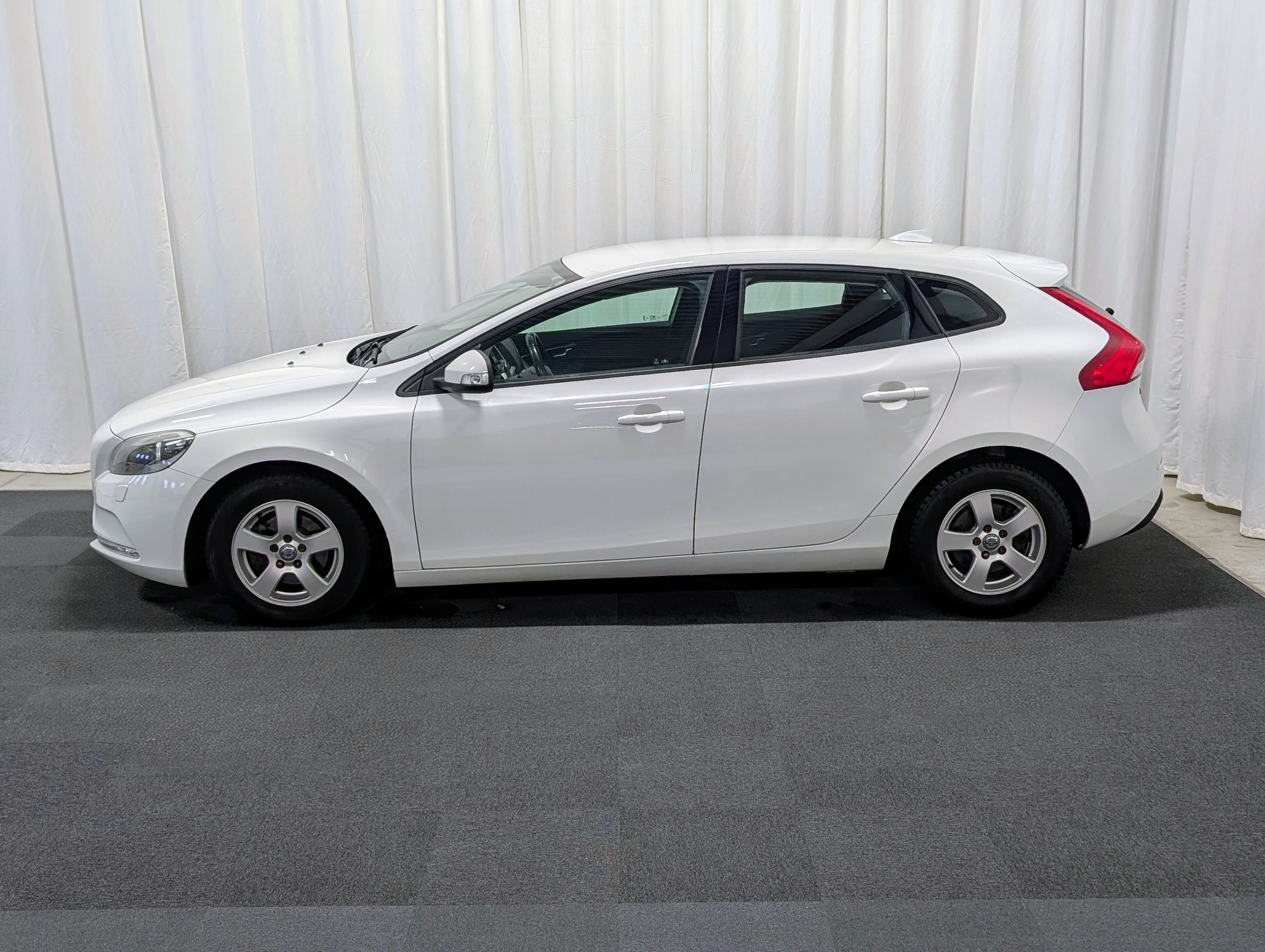 Volvo V40 D2 2014, bild 2/35