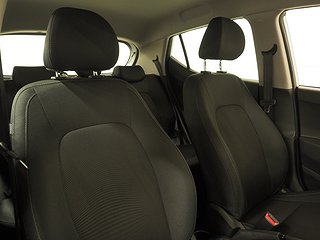 Halvkombi Hyundai i10 9 av 19