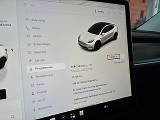 Tesla Model Y Performance S&V/Drag/Pano/Värmepump/Ljusramp/Elstolar – bild 22