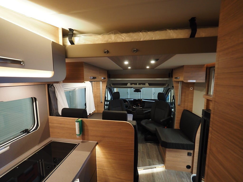 Weinsberg CaraSuite 700 MEG Aut I Markis I Taksäng