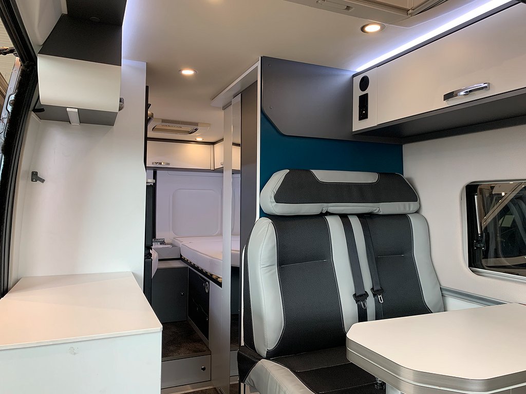 Pilote V 630 J / B-körkort / Långbädd / Solcell / Ugn /160hk - Pilote