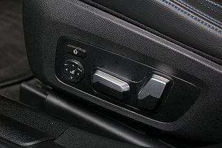 Sedan BMW 330e 13 av 32